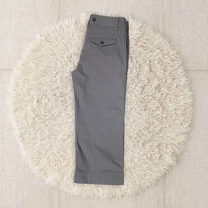 GAP- TROUSER CAPRIS IN GREY SIZE 2 (FITS A REG 6)